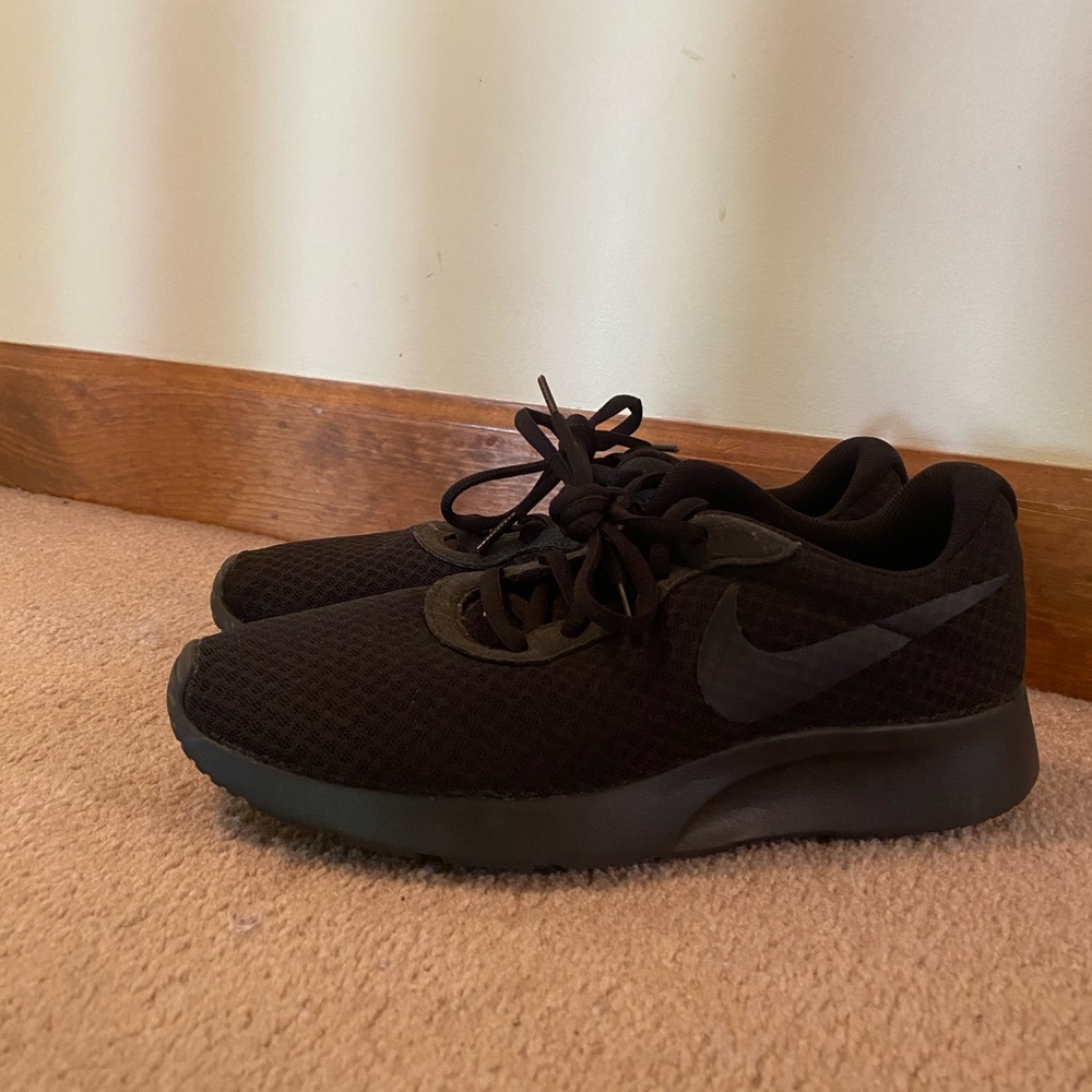 Nike Tennis Shoes